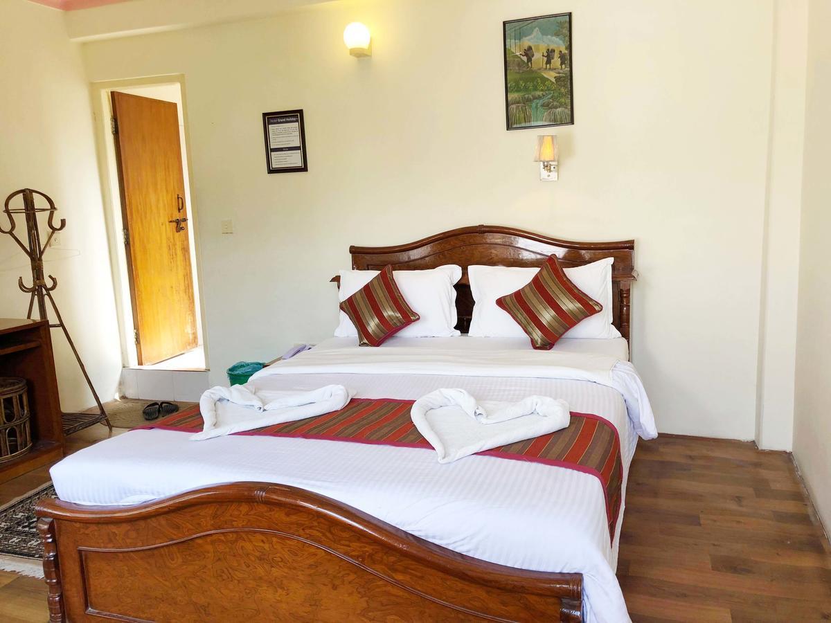 Hotel Grand Holiday Покхара Экстерьер фото