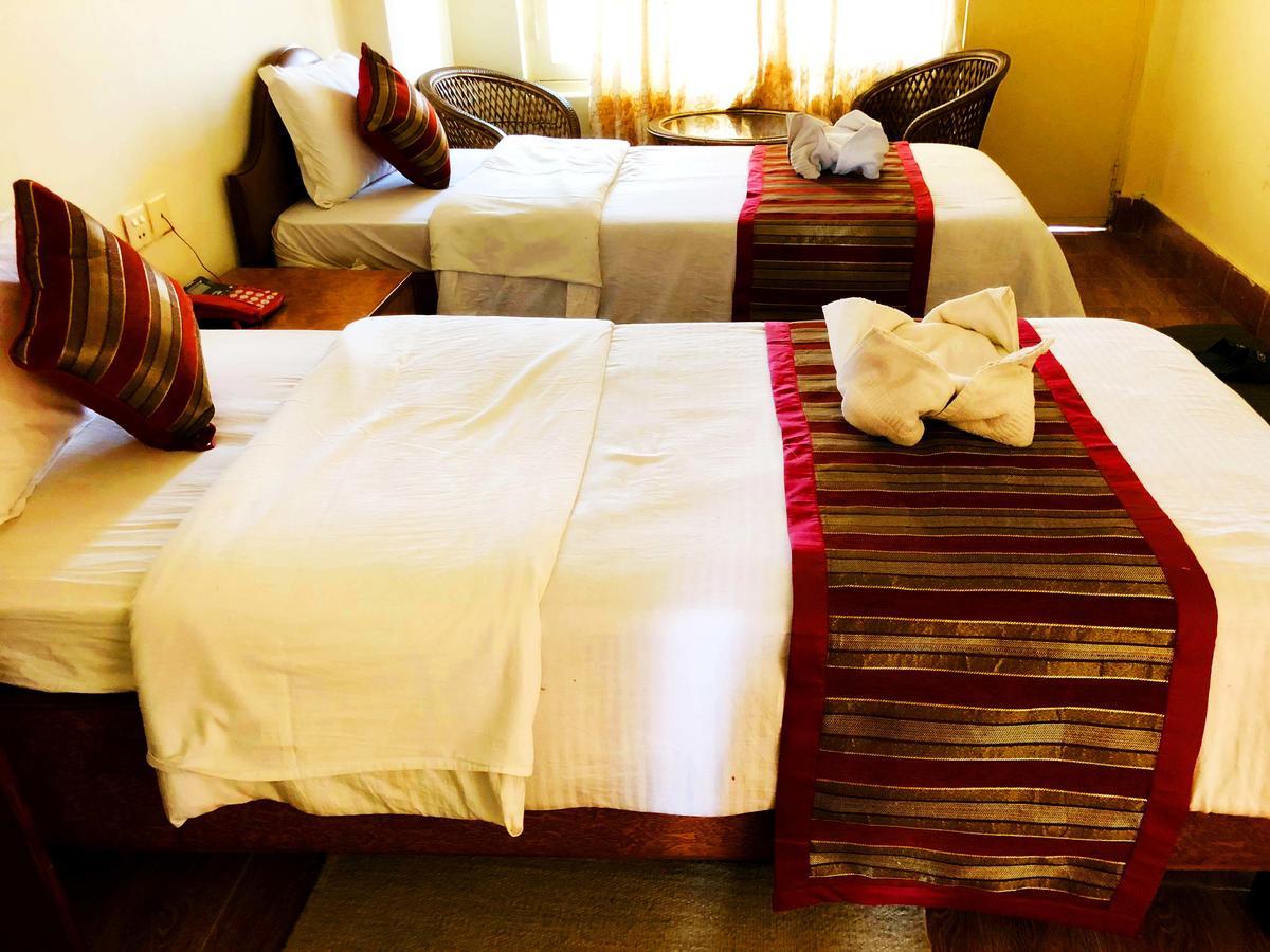 Hotel Grand Holiday Покхара Экстерьер фото