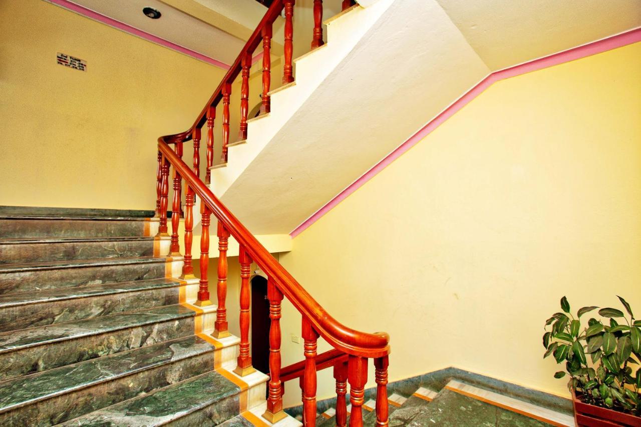 Hotel Grand Holiday Покхара Экстерьер фото